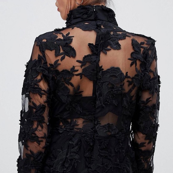 High neck mini dress in lace - Picture 6 of 6